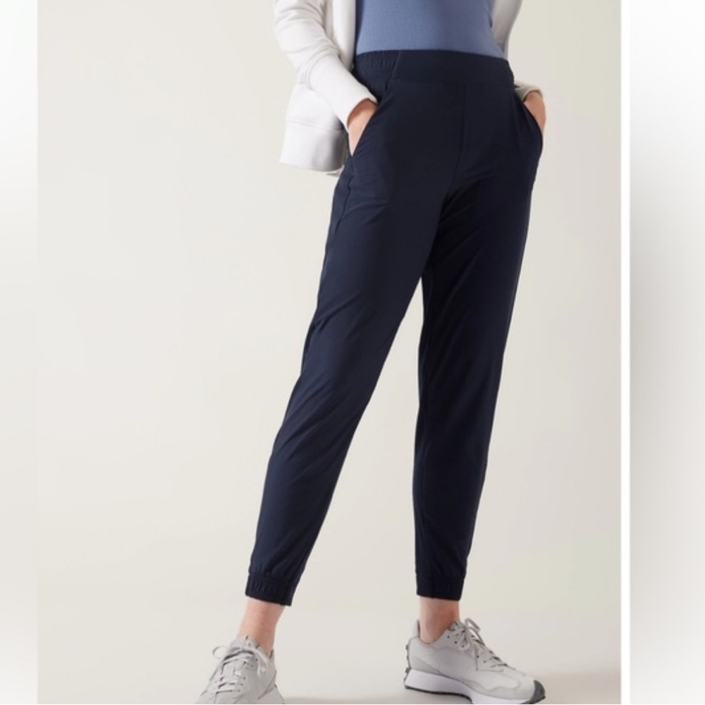 Athleta Size 10 Navy Blue Brooklyn Jogger Pants Joggers Cropped Stretchy Casual